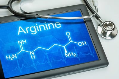 Stethoskop und Tablet mit der Aufschrift "Arginin"