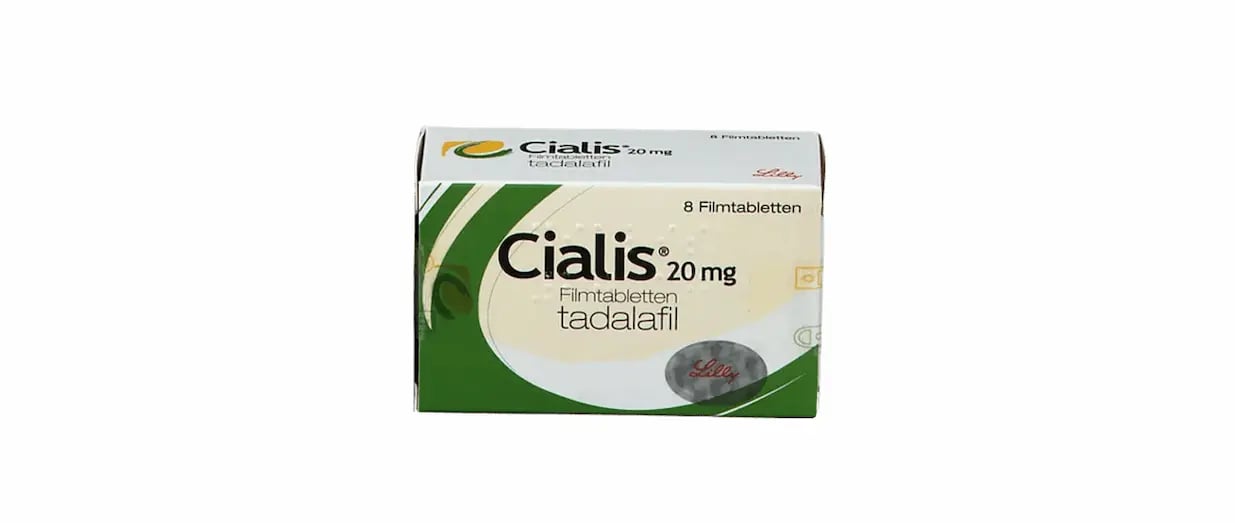 Cialis-Packung mit 20 mg Tadalafil auf wei&szlig;em Hintergrund