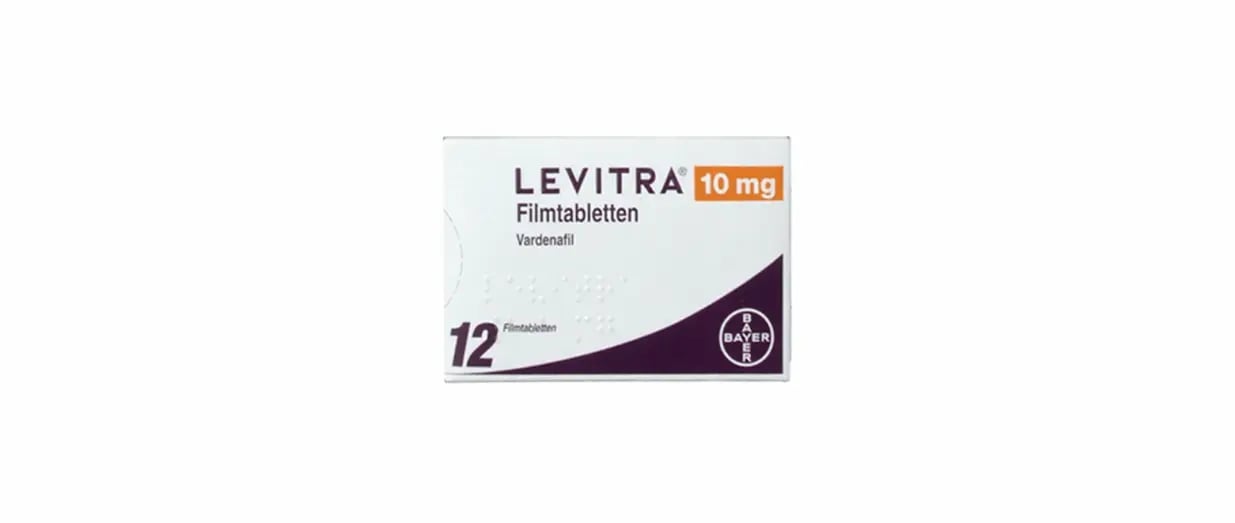 Levitra-Packung mit 10 mg Vardenafil auf wei&szlig;em Hintergrund
