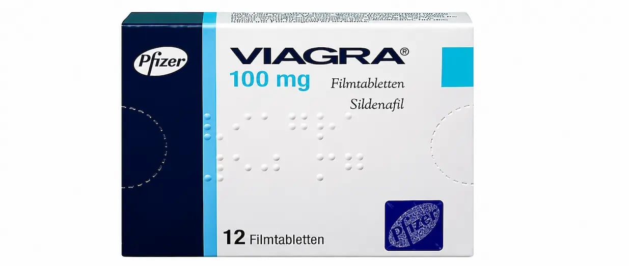 Viagra-Packung mit 100 mg Sildenafil auf wei&szlig;em Hintergrund