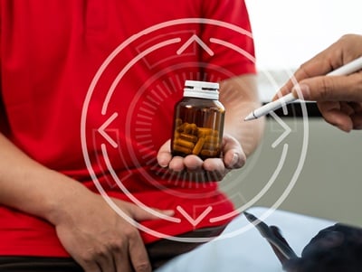 Ein Mann berät sich mit einem Arzt über rezeptfreie Kapseln für erektile Dysfunktion