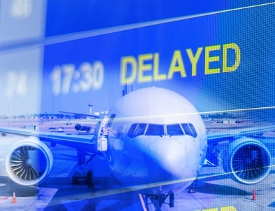 Flughafenbild mit einem Flugzeug und dem Hinweis "Verspätet"
