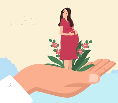 Die Hand eines Arztes hält eine schwangere Frau